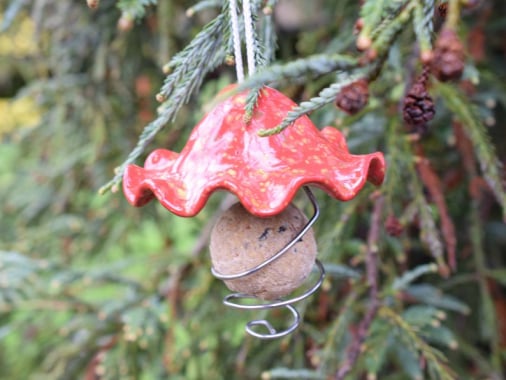 Mushroom shaped fatball feeder